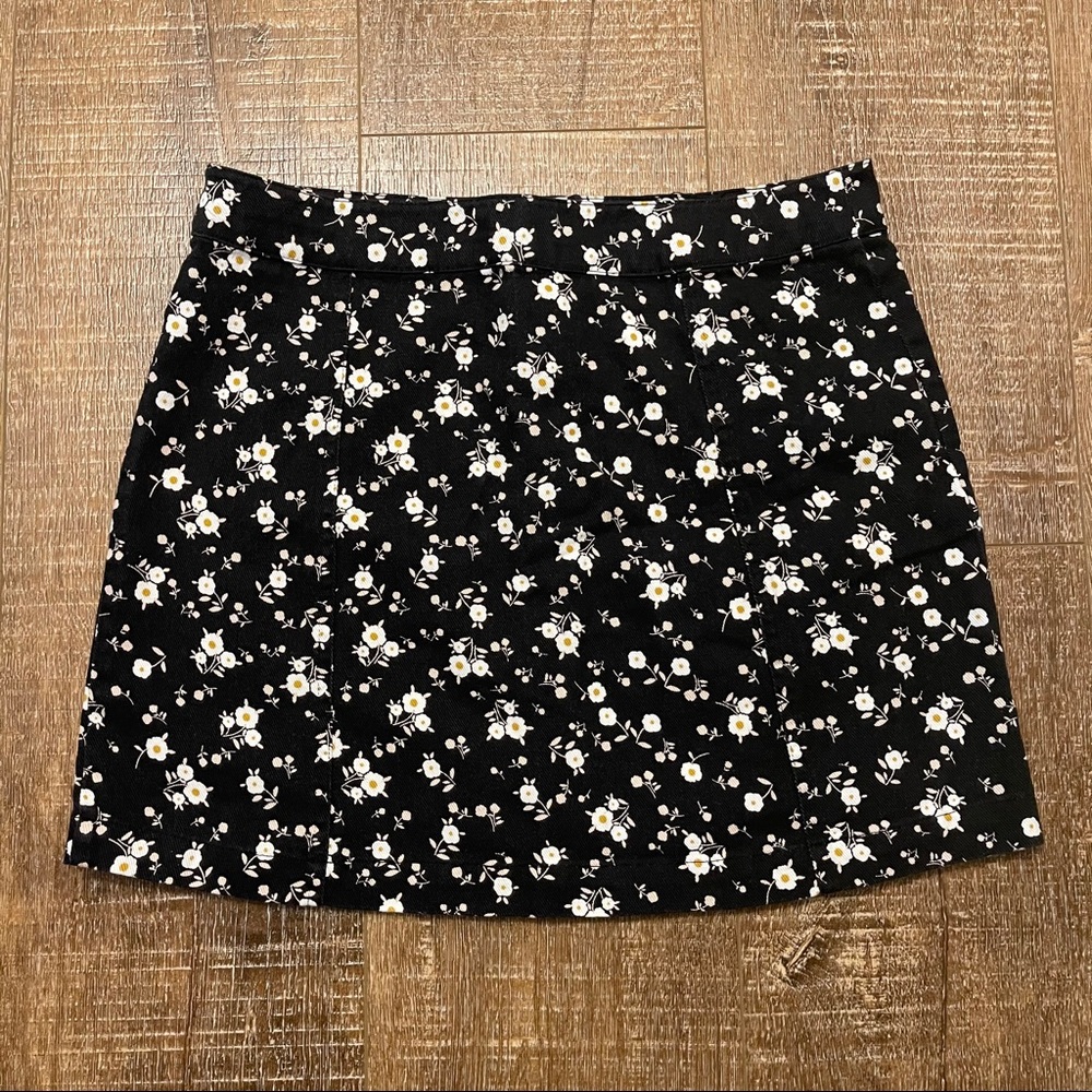 NWOT SKY AND SPARROW Black Floral Button-Up Skirt - Picture 4 of 5